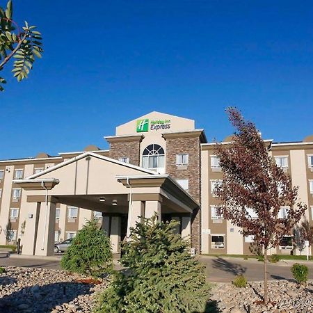 ホリデイ イン エクスプレス フォートセント ジョン Fort St. John エクステリア 写真